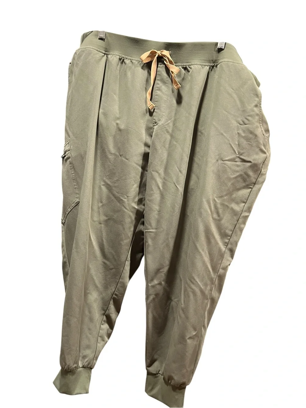 FIGS Casma three-pocket V-neck scrub top featuring a soft greyish-green.